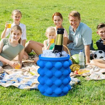 267 gramów Przenośny silikon pół okrągły, oszczędzający przestrzeń wiadro z lodem z pokrywą niebiesko-czerwoną-żółtą