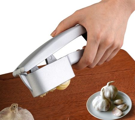 Bezpłatny próbka 2 w 1 ręczne czosnku prasy Mincer Kuchnia czosnku szczelinowania Slicer przenośny czosnku miętania Crusher Masher Maker narzędzia warzywne