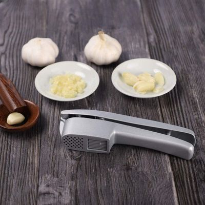 Bezpłatny próbka 2 w 1 ręczne czosnku prasy Mincer Kuchnia czosnku szczelinowania Slicer przenośny czosnku miętania Crusher Masher Maker narzędzia warzywne