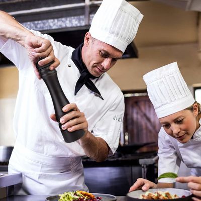 Ręczne Ceramic Core Pepper Spice Grinder Holenderskie drewniane narzędzia kuchenne w wypełnionym grzejniku pieprzu