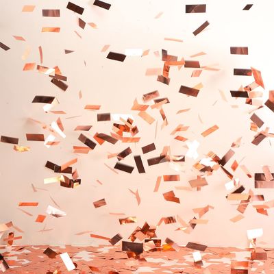 Fioletowy 2*5cm Party Popper Confetti Cannon Biodegradable Rectangle Round Heart Shape Green White Black Confetti Złota folia bez próbki